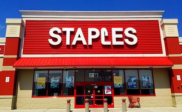 Форд объяснил, что перенос ServiceOntario в Staples и Walmart связан с ...
