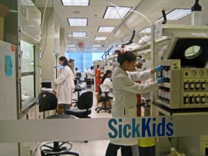 Фото: commons.wikimedia.org На фото: Девочки выздоравливали в больнице Sick Kids