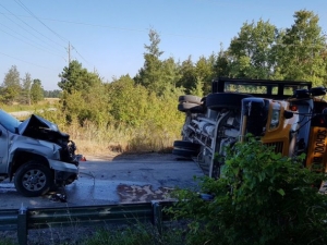 Фото: South Simcoe Police На фото: Полиция считает, что в аварии виноват водитель автобуса